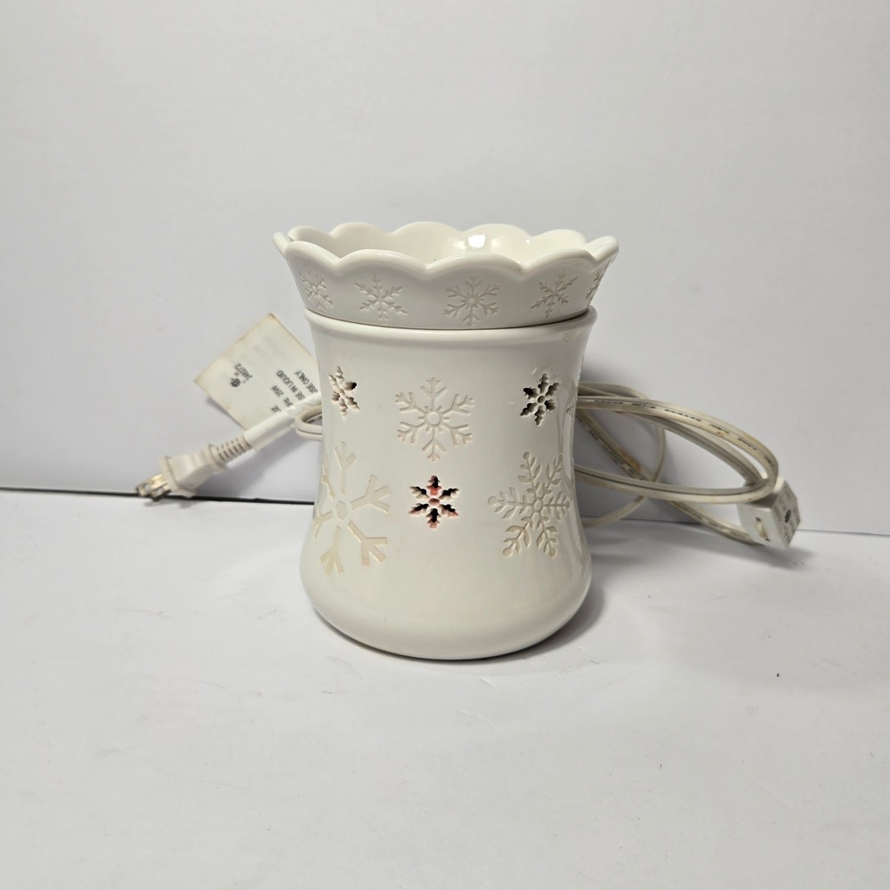 White Ceramic Snowflake Electric Wax Warmer Scalloped Holiday Fragrance Lamp